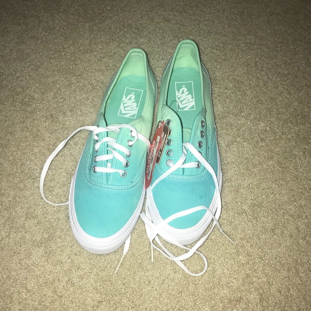 Never worn Vans sneakers!!